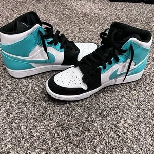 Air Jordan 1 Mids